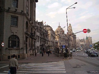 �O��