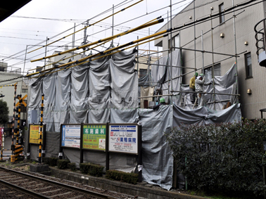 庚申塚電停から工事の様子を見る