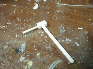 ツルハシ部分はプラ棒を芯にしてエポパテかな