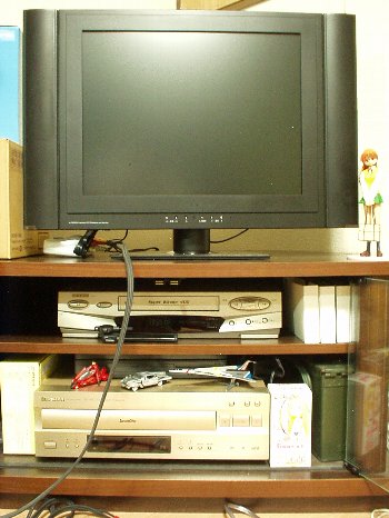 上段はVHSデッキ、下段はLDプレイヤー