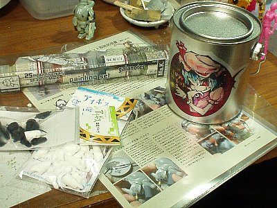 マシーネンは面相筆と塗料と解説書のセットだ