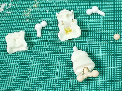 延長したジョイントも真鍮線で軸打ちしてますよ