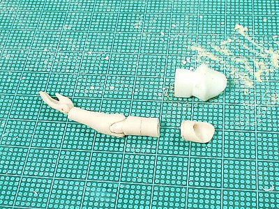 部品を転がすようにして切れ目を入れ、ざっくりと