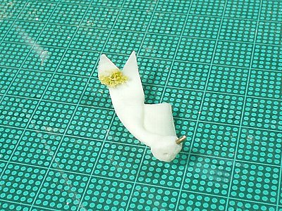 黄色いのがポリパテの粉
