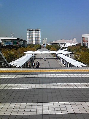 とても午前十時過ぎとは思えぬ静けさ