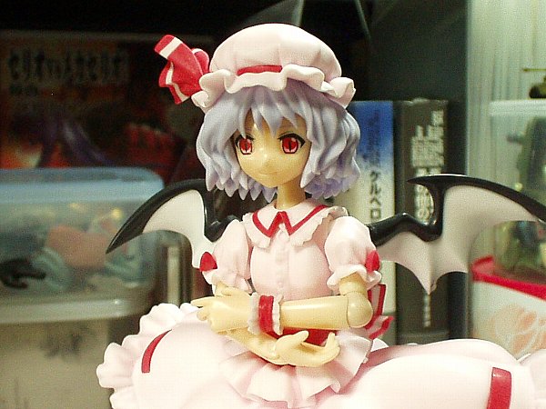 デカールは印刷部ぎりぎりまで切り詰めて貼るのだ