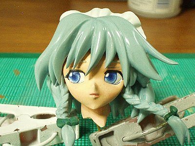 肌もコピックで陰影を描く