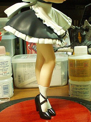 靴と靴下の塗装はひどく面倒だった