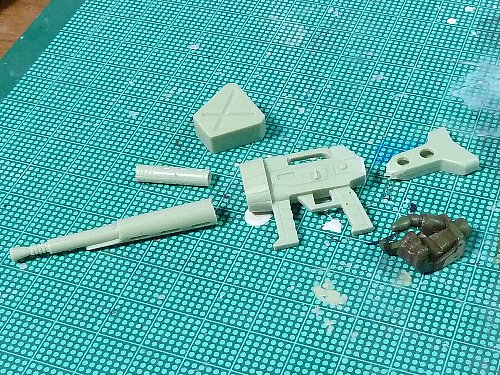 新しい銃身用の適当な円柱パーツが見つかっていない模様