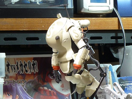 スタンドで宙に浮かせてみたり