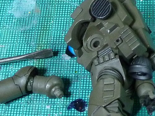 分厚く塗られた塗料の分より削る気持ち