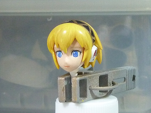 ちょっと死んだ目にするとアイギスっぽい