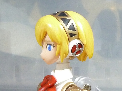 これが流行のヘッドホン娘というやつか