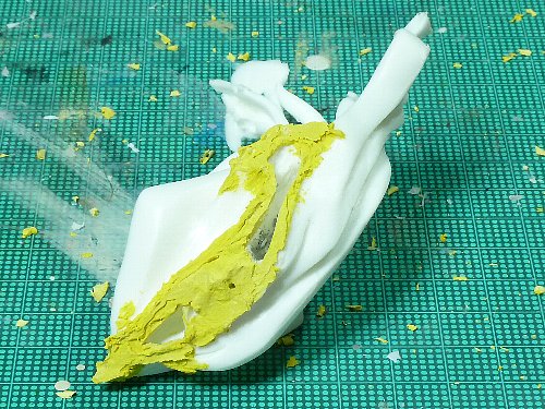 髪の毛だと言われてもにわかに信じがたいフォルム