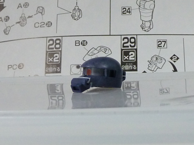 頭頂部を削り、くちばしを延長。動力パイプは新造の予定