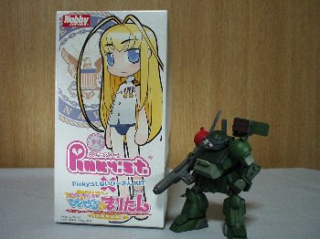 スク水の上に海軍の上衣という変態だ