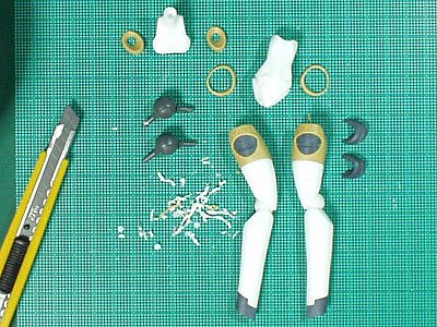 原型師さんの趣味なのか、むっちり脚だ