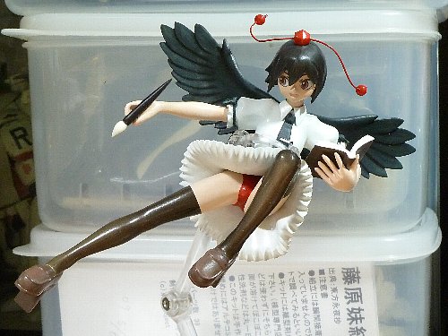 背後のザキブランドさんの妹紅はもう三年も手付かずだ。すまぬ